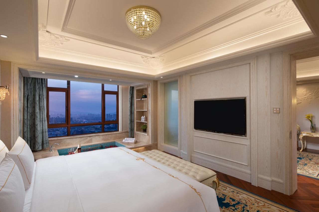 Wyndham Grand Kunming East Hotel Bagian luar foto