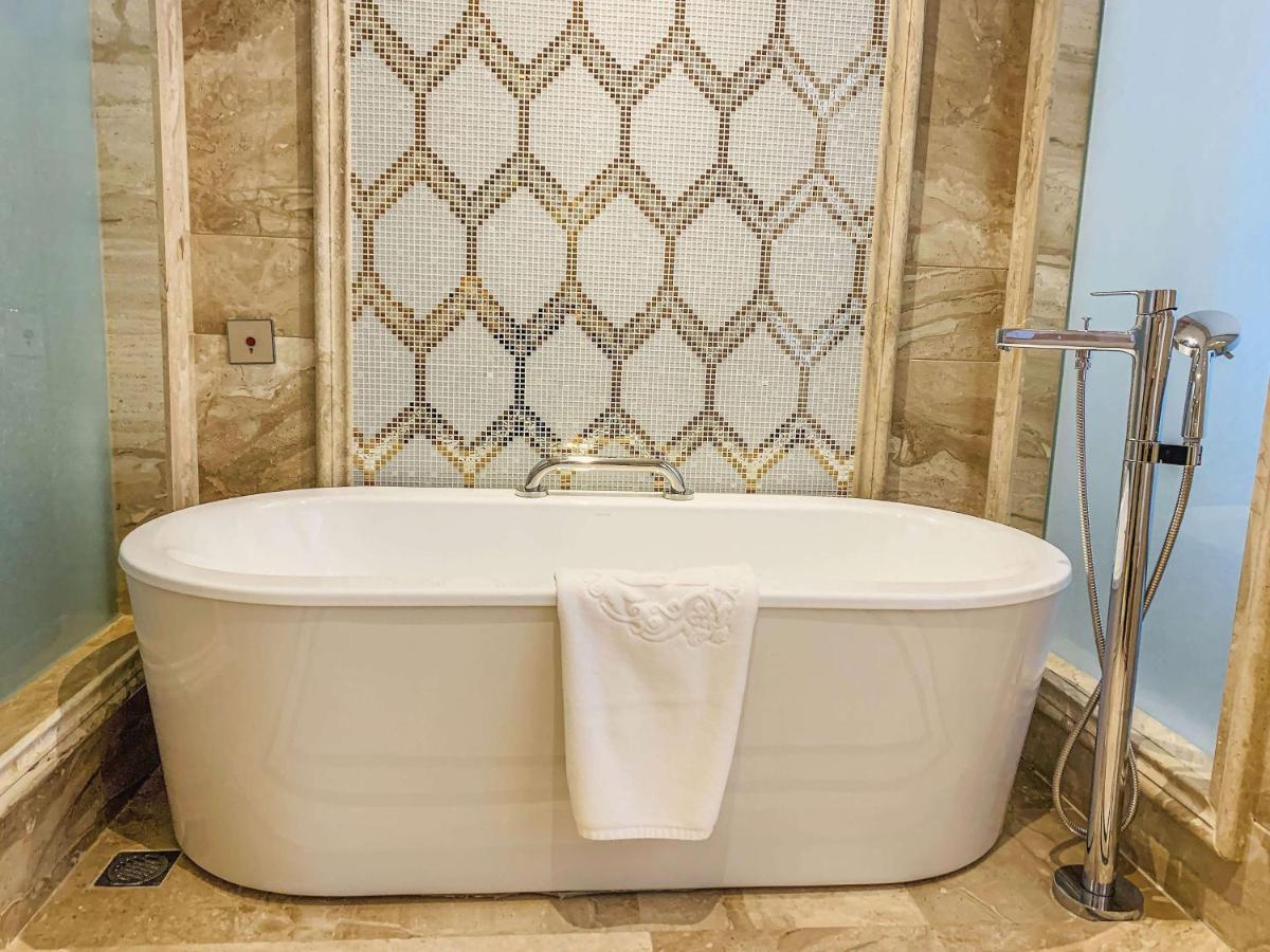 Wyndham Grand Kunming East Hotel Bagian luar foto